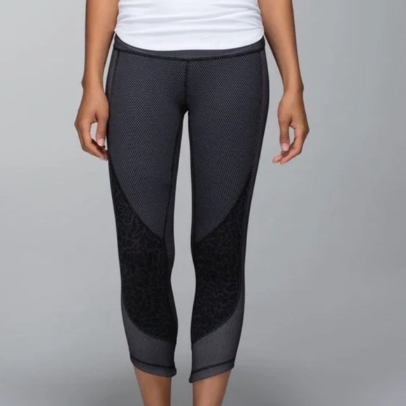 Lululemon Wunder Under 22” Crop Sashiko Black Mid Rise Legging Petal Camo Gray 4 - Picture 2 of 8